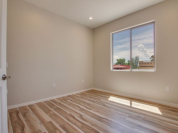3rd image of 252 W Calle McCleary