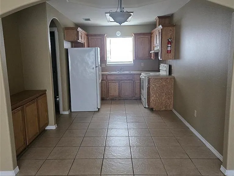 807 W Emerald Dr #D — Photo 3