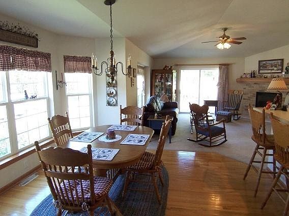 3rd image of N97W14116 Knollcrest Cir