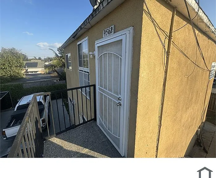 9562 Compton Ave #3 — Photo 3