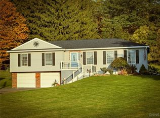 3032 Mohawk St, Sauquoit, NY 13456