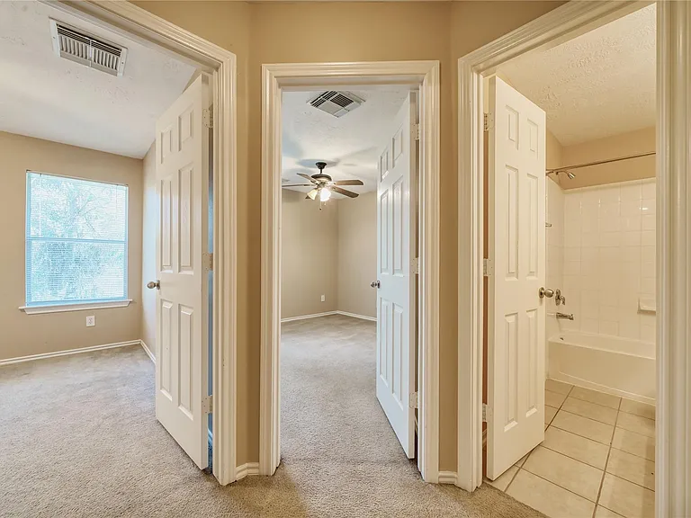 2831 Hackamore Hollow Ln — Photo 17