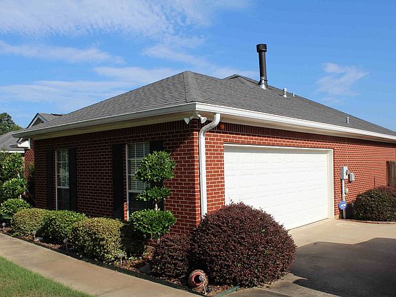 3rd image of 1014 Country Club Cir