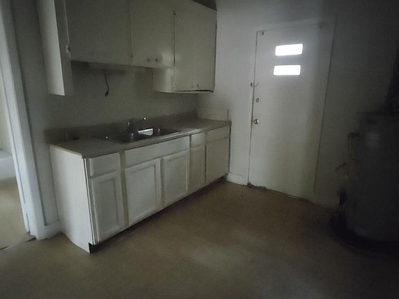 4th image of 318 Cokesbury St