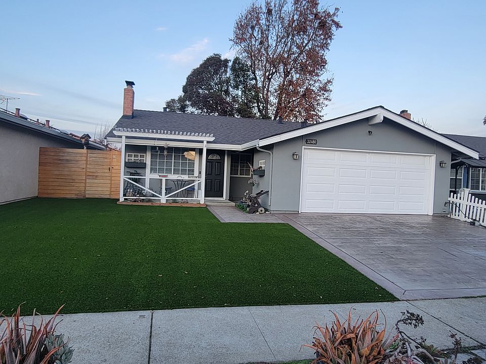 Front with new artificial turf, roof and paint.