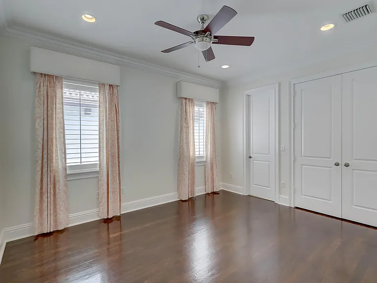 425 NE 11th Ave — Photo 41