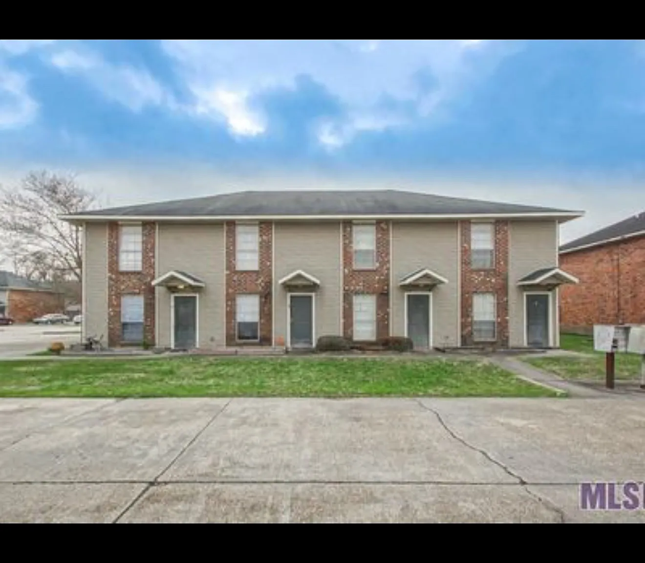 2 bed, 1.5 bath, 1088 sqft, $1,050 — Photo 1