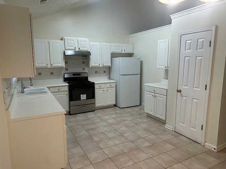 1711 Hayden Mill Ct — Photo 5