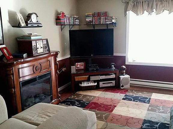 4th image of 644 Carol Ln