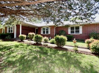 18940 Pleasant View Dr, Lebanon, MO 65536