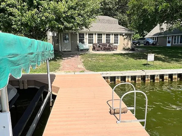 2261 W Shore Dr, Union, NE 68455