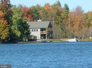 1033 Arrowhead Dr, Pocono Lake, PA 18347