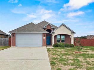 13 Rose Ct, Angleton, TX 77515