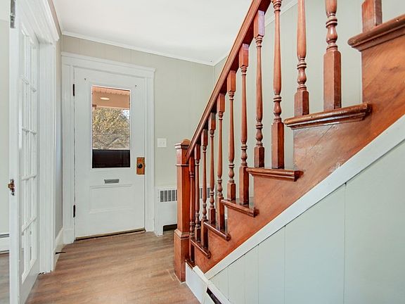 4th image of 35 Pine Ave