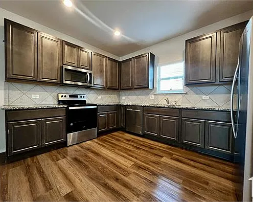 10922 Airmen Dr — Photo 1