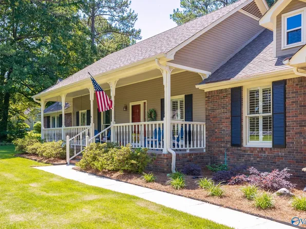 153 Riverview Dr, Decatur, AL 35603