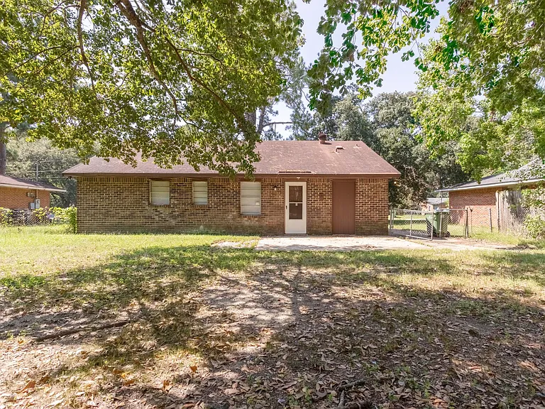 702 Placid Dr — Photo 2