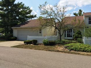 888 Lynnhaven Ln, Akron, OH