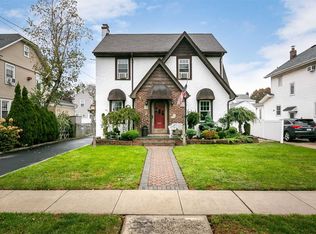 14 Flint Rd, East Rockaway, NY 11518