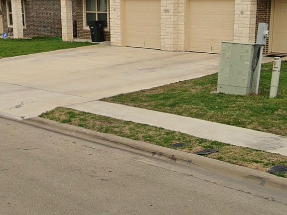 4th image of 4304 Ivory Ln #A & B