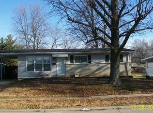 585 Falcon Dr, Florissant, MO 63031