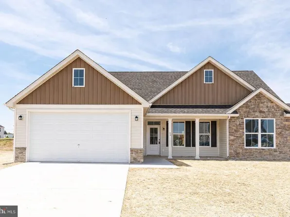 40 Glenaire Rd, Bunker Hill, WV 25413