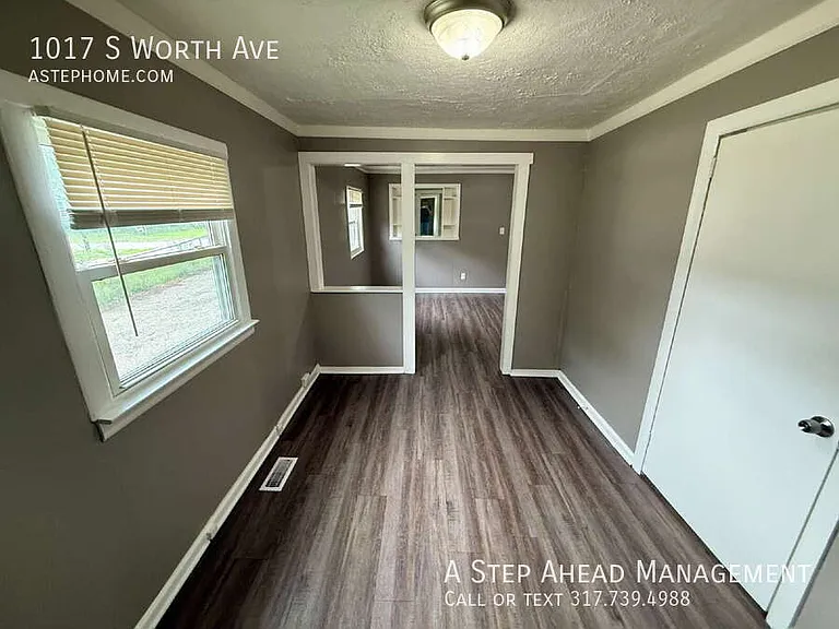 1017 S Worth Ave — Photo 4