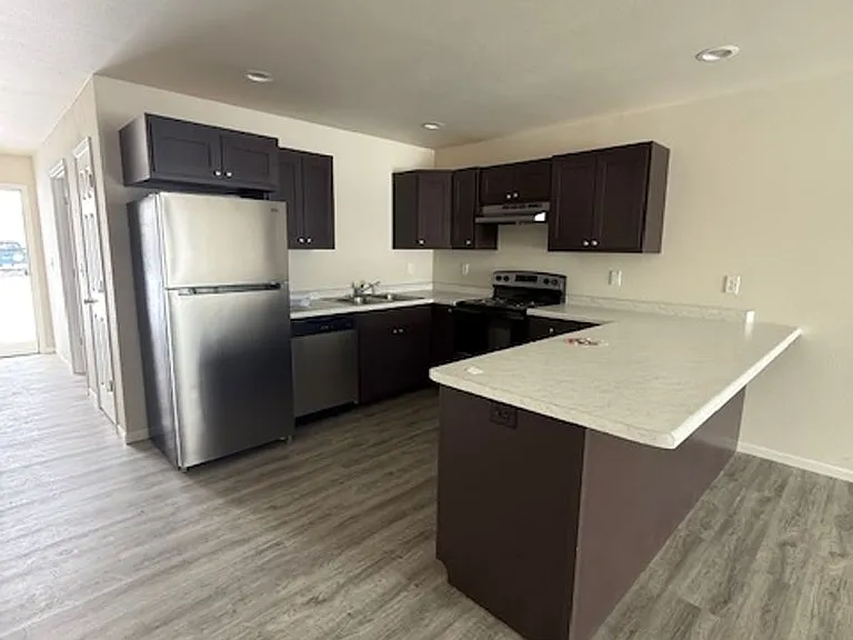301-301 Brock Ave — Photo 5