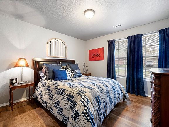 3rd image of 1504 W Centennial Dr