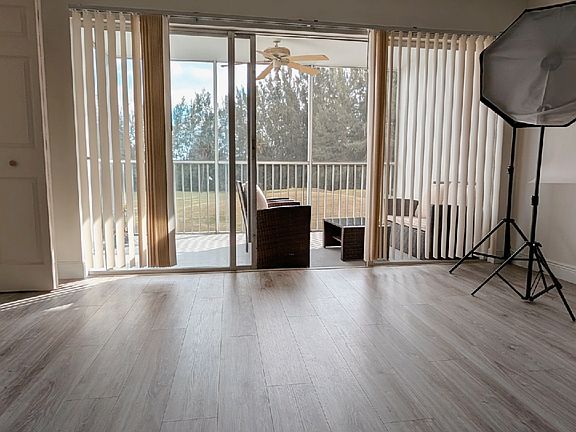 3rd image of 3150 N Palm Aire Dr APT 202