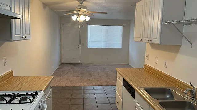 2557 Diamond St — Photo 13