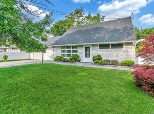 6 Arizona Avenue, Syosset, NY 11791