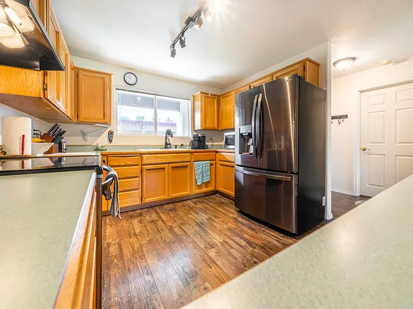 815 Pine St APT 11, Rogue River, OR 97537