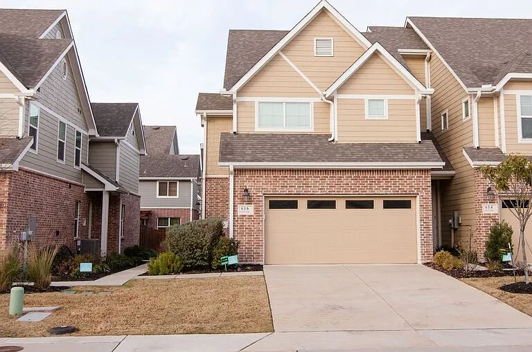 616 Laurel Ln — Photo 1