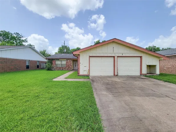 8875 Casey Dr, Beaumont, TX 77707