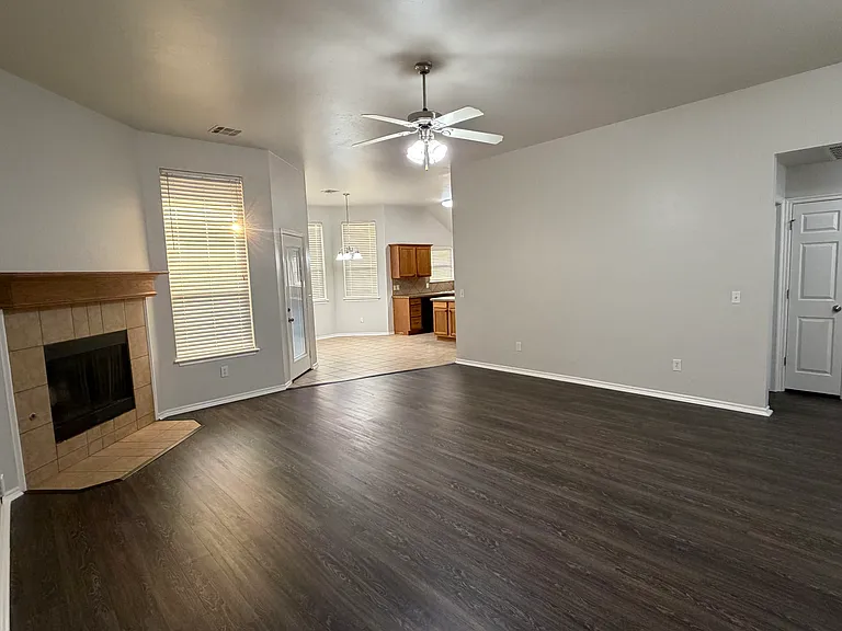 2401 Chadsford Ln — Photo 19