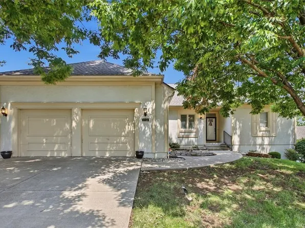 7924 W 118th Ter, Overland Park, KS 66210