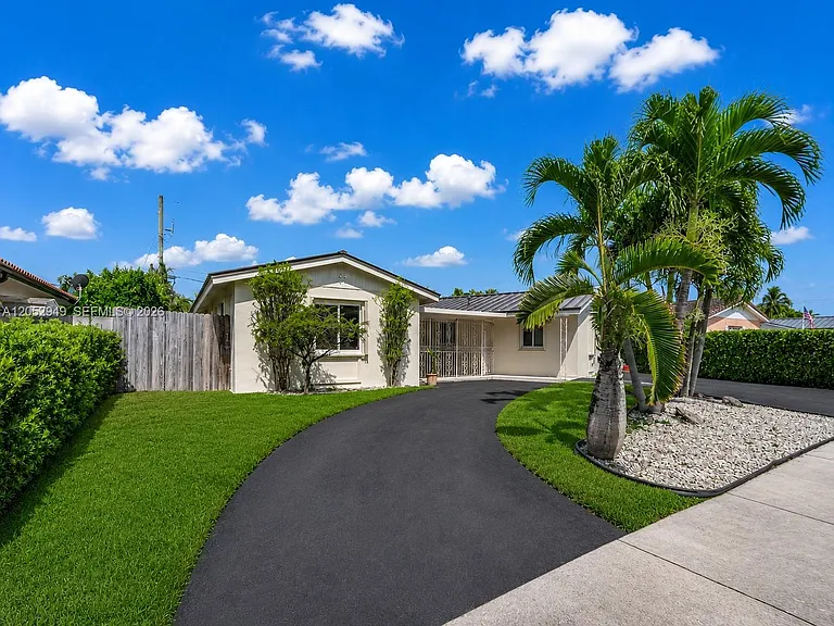 1430 SW 102nd Ct — Photo 4