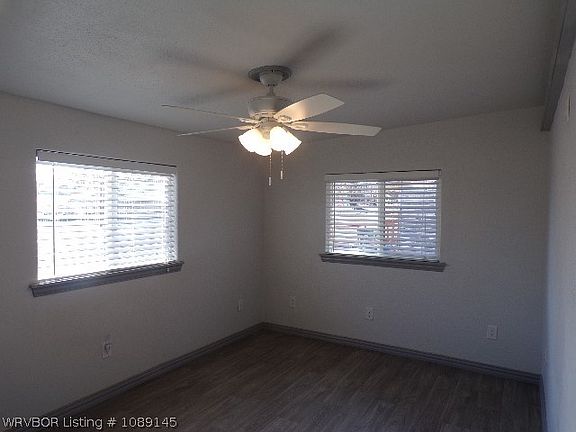 4th image of 403 W Argyle Ave