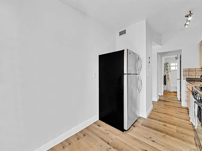 805 NE 17th Ave #4 — Photo 15