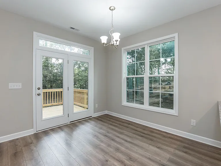 737 Grover Ln — Photo 12