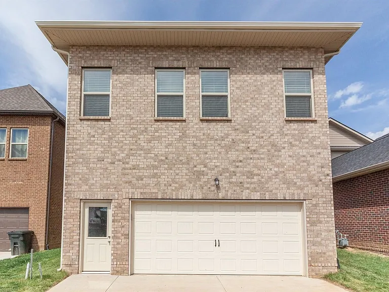 164 Ashcrest Point — Photo 2