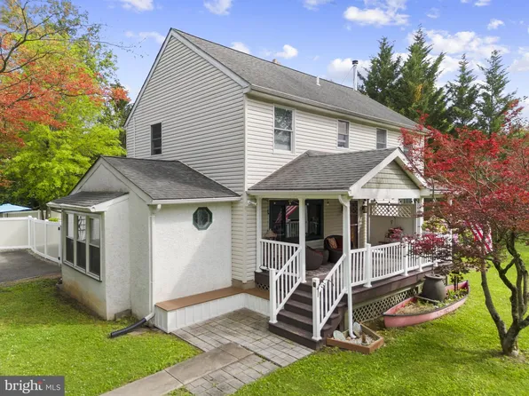 5 Maple St, North Wales, PA 19454