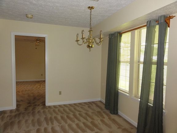 3rd image of 3325 Southmeade Dr