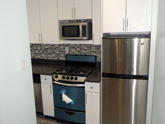 5th image of 2370 29th St #12