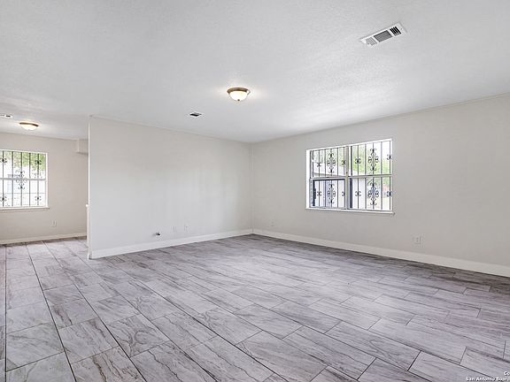 5th image of 443 GLENOAK DR
