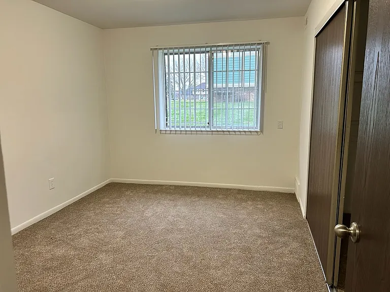 Charter Oaks Apartments — Photo 54