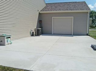 W1186 Winterberry Ln, Ixonia, WI 53036