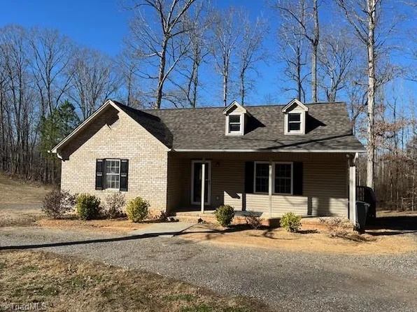 1161 Baileys Chapel Rd, Advance, NC 27006