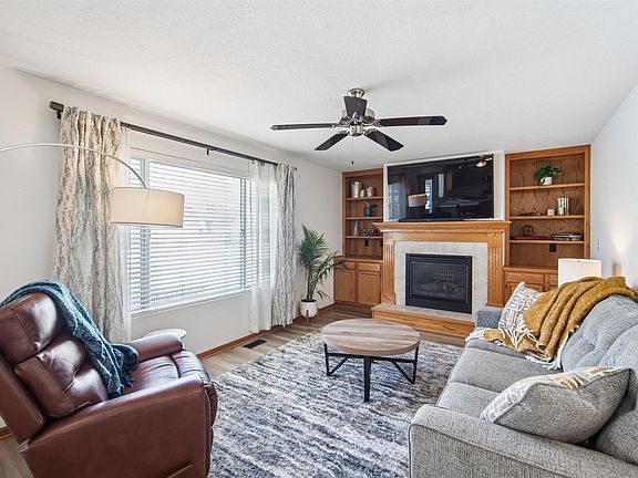 5th image of 15427 Winston Ave
